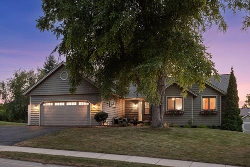 1736 White Oak Dr, Chaska, MN, 55318-1445 | Card Image