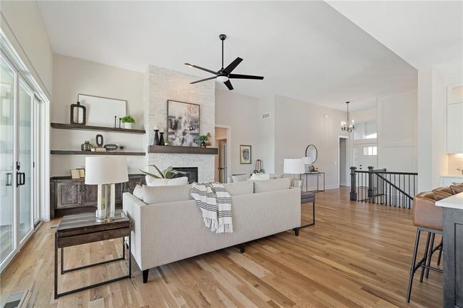 9069 Shady Bend Rd, House other with 5 bedrooms, 3 bathrooms and null parking in Lenexa KS | Image 9