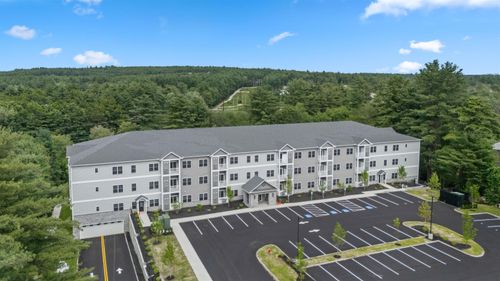 101-10100 S Willow St, Manchester, NH, 03103-2390 | Card Image