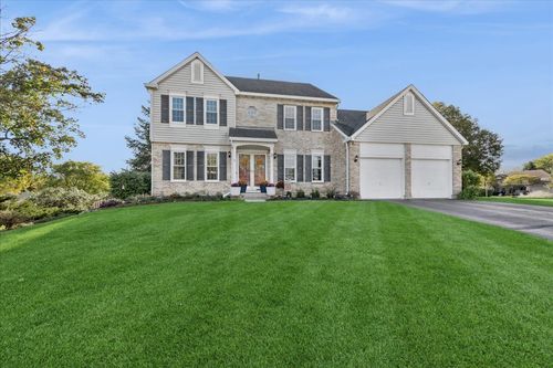 2 Daybreak Ridge Trl, Cary, IL, 60013-1990 | Card Image