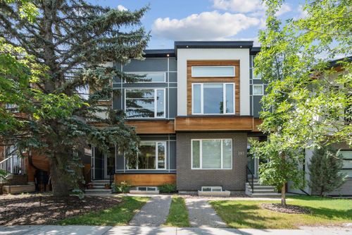 205 11 St Ne, Calgary, AB, T2E4N3 | Card Image