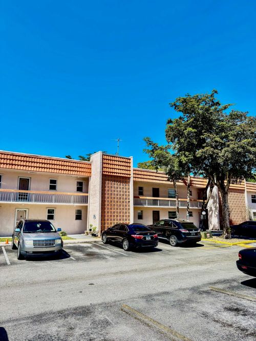 204c-7610 Stirling Rd, Hollywood, FL, 33024-8439 | Card Image