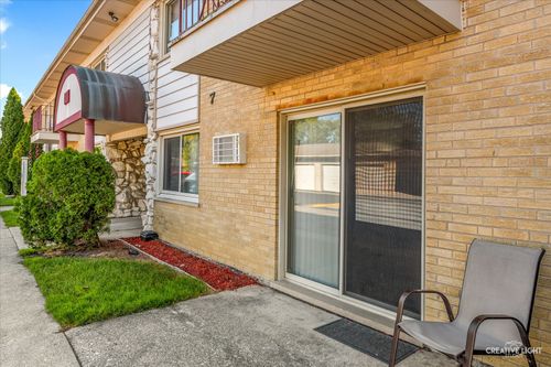 apt-9-501 Carlysle Dr, Clarendon Hills, IL, 60514-1652 | Card Image