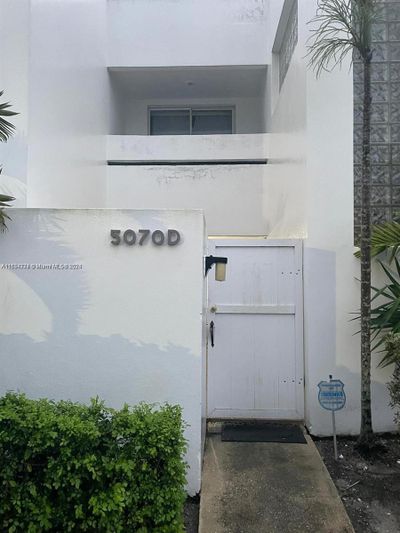 D - 5070 Elmhurst Rd, Townhouse with 2 bedrooms, 1 bathrooms and null parking in West Palm Beach FL | Image 1