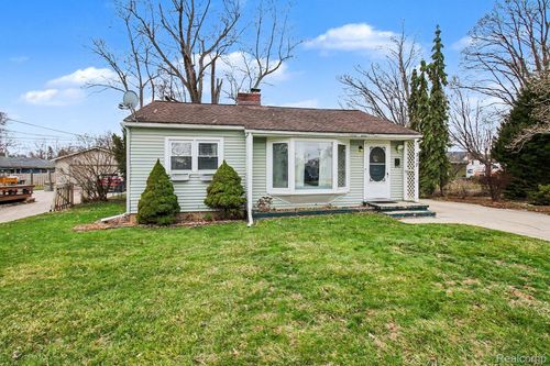 217 N 5th St, Brighton, MI, 48116-1234 | Card Image