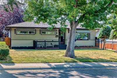 7208 Farrell Rd Se, House detached with 3 bedrooms, 2 bathrooms and 3 parking in Calgary AB | Image 1