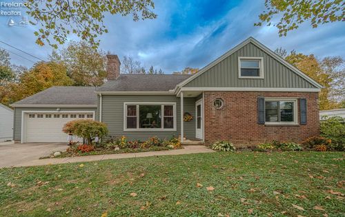 1826 Morrison Rd, Fremont, OH, 43420-4813 | Card Image