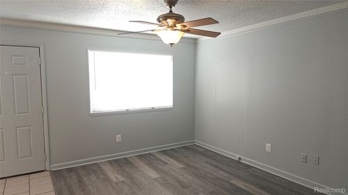 26118 Superior Rd, Taylor, MI, 48180-4440 | Card Image