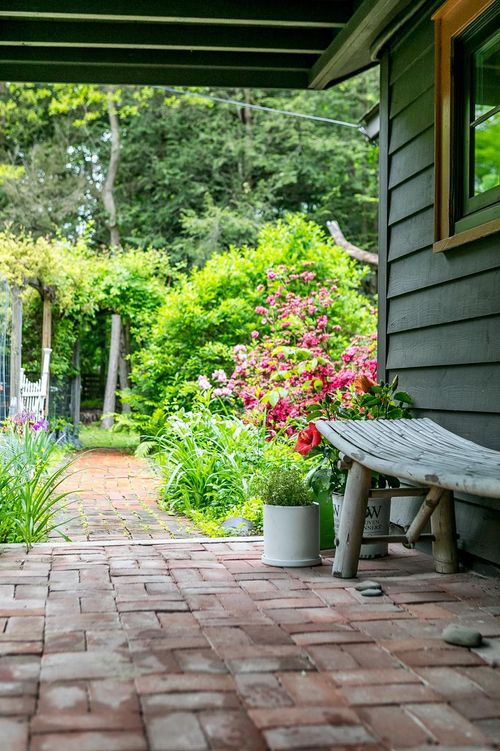 28 Pine Grove St, Woodstock, NY, 12498-1508 | Card Image