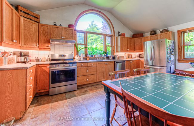 13233 5 Th Line, Home with 4 bedrooms, 5 bathrooms and 20 parking in Rockwood ON | Image 28