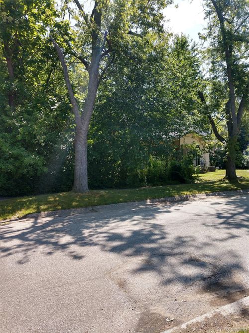 2212 Hoff St, Flint, MI, 48506-3481 | Card Image