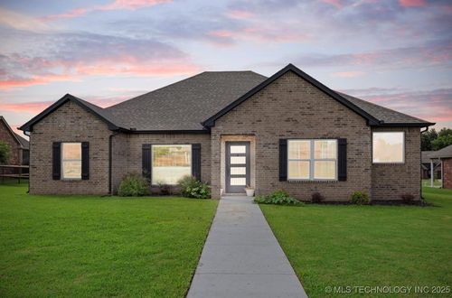 5301 Barnett Ave, Bartlesville, OK, 74006-6910 | Card Image