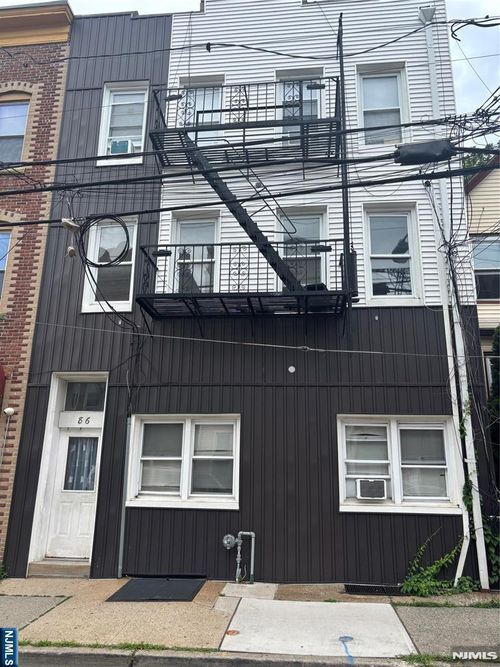 86 Center St, Clifton, NJ, 07011-3937 | Card Image
