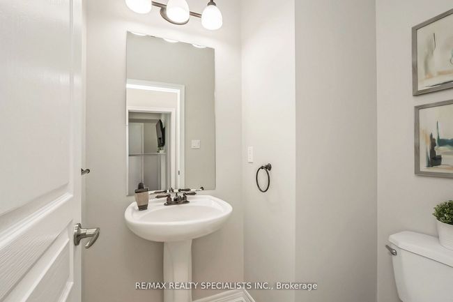 40 Begonia Cres, House attached with 3 bedrooms, 3 bathrooms and 2 parking in Brampton ON | Image 10