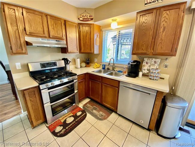 Oak Cabinets / Ceramic Tiled Floor | Image 16