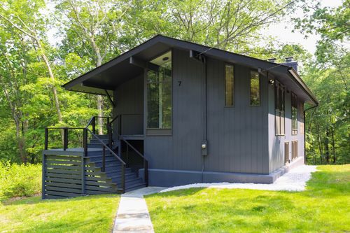 7 Hillcrest Ln, Weston, CT, 06883-1105 | Card Image