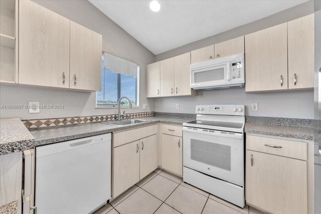 0 - 9780 W Daffodil Ln, Home with 3 bedrooms, 2 bathrooms and null parking in Miramar FL | Image 18