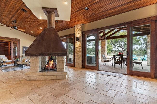 170 Goose Landing Way, Home with 5 bedrooms, 6 bathrooms and 3 parking in Harper TX | Image 15