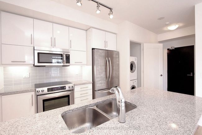 802 - 825 Church St, Condo with 3 bedrooms, 2 bathrooms and null parking in Toronto ON | Image 4