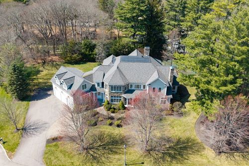 1 Stonefield Ln, Wellesley, MA, 02482-7335 | Card Image