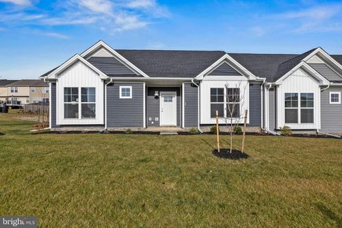 72-133 Coastal Dr, HANOVER, PA, 17331-8405 | Card Image