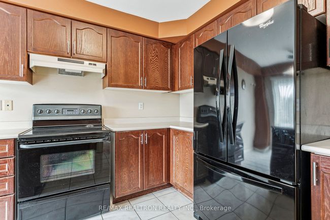 42 Queen Mary Dr, House other with 3 bedrooms, 3 bathrooms and 2 parking in Brampton ON | Image 27