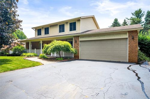 98 Kirkstone Pass, Greece, NY, 14626-1743 | Card Image