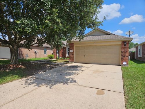 32102 Annice Ln, Pinehurst, TX, 77362-4066 | Card Image
