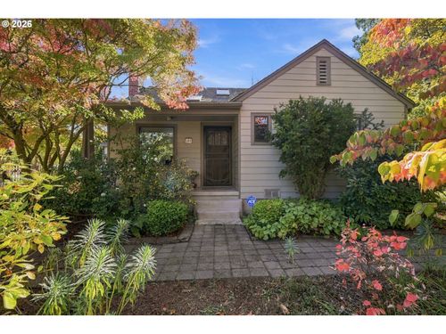 580 Horn Ln, Eugene, OR, 97404-2975 | Card Image
