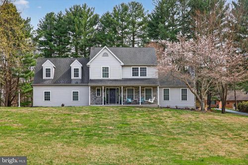 113 Rocky Glen Rd, Oxford, PA, 19363-2246 | Card Image