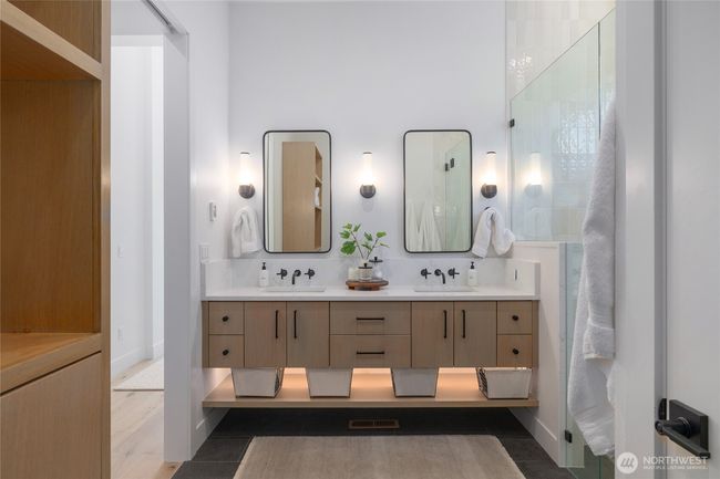 A clean fresh look in the primary bathroom. | Image 17
