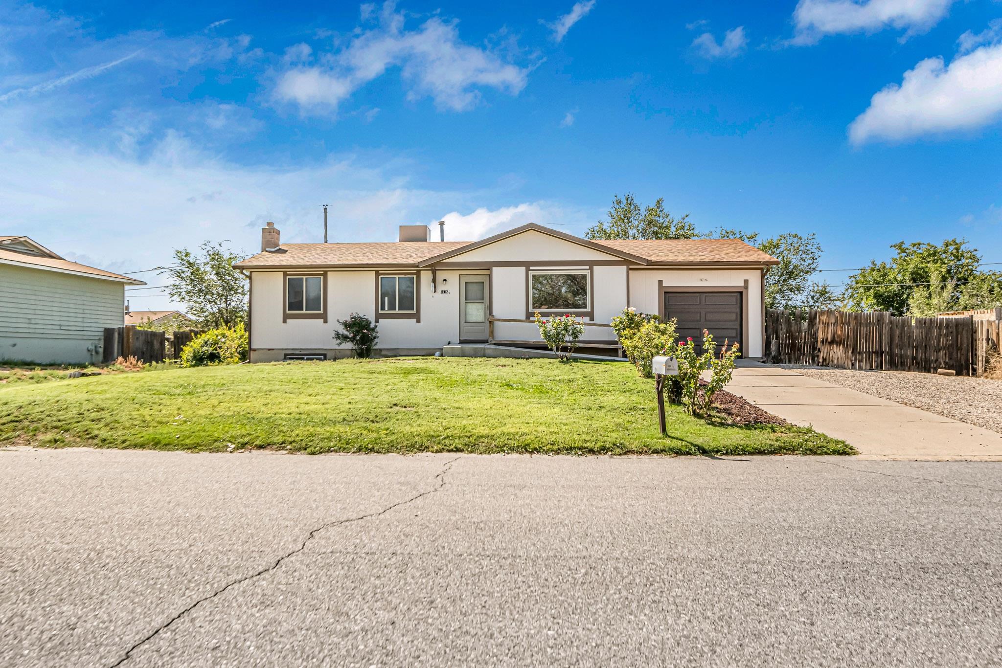 Rood Ave, Clifton, CO 81520
