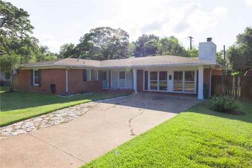 100 Greenway Dr, Bryan, TX, 77801-3913 | Card Image