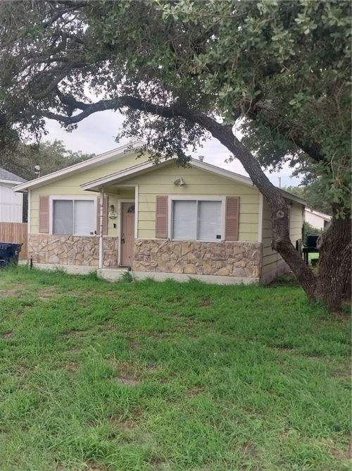 901 N Terry St, Rockport, TX, 78382-5517 | Card Image
