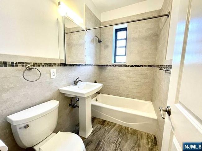 855 Broad Ave, Home with 1 bedrooms, 1 bathrooms and null parking in Ridgefield NJ | Image 4