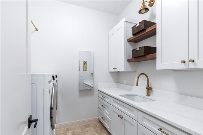 213 Black Wolf Run, House other with 4 bedrooms, 5 bathrooms and 6 parking in Lakeway TX | Image 15