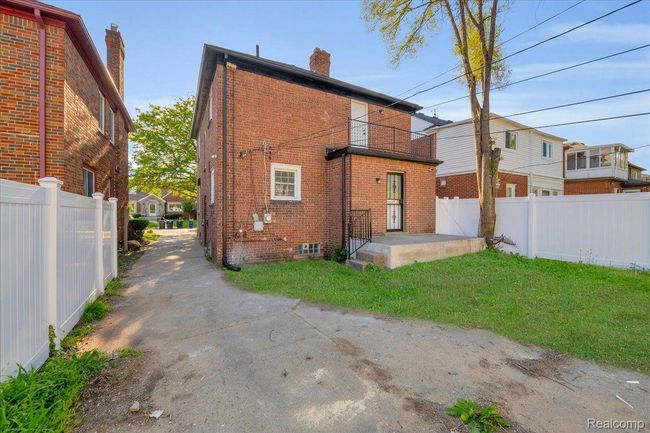 17550 Ohio St, House other with 3 bedrooms, 2 bathrooms and null parking in Detroit MI | Image 34