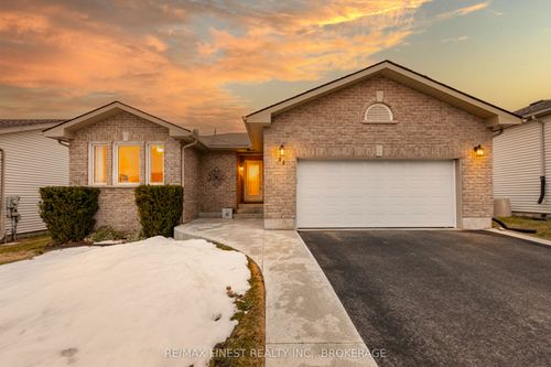 84 Kildare Ave, Amherstview, ON, K7N1Z5 | Card Image