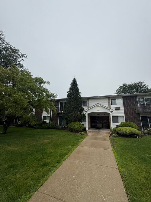 202b-9581 Dee Road, Des Plaines, IL, 60016 | Card Image