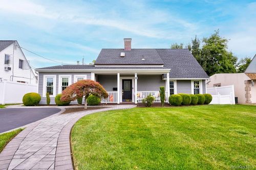 17 Trapper Ln, Levittown, NY, 11756-5230 | Card Image