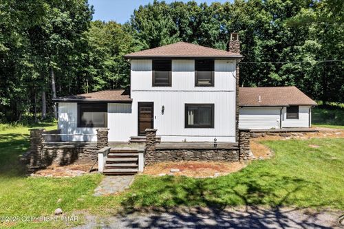 211 Sand Spring Rd, Cresco, PA, 18326-8111 | Card Image