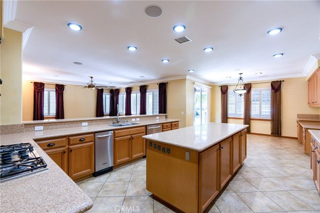 14145 Prairie Creek Pl, House other with 6 bedrooms, 5 bathrooms and 4 parking in Eastvale CA | Image 9