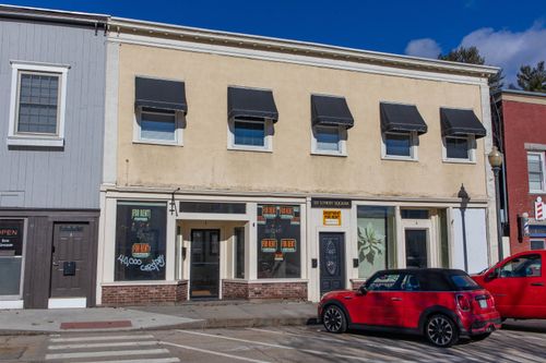 111 Union Sq, Milford, NH, 03055-4240 | Card Image