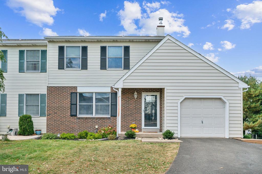 Damson Ln, North Wales, PA 19454