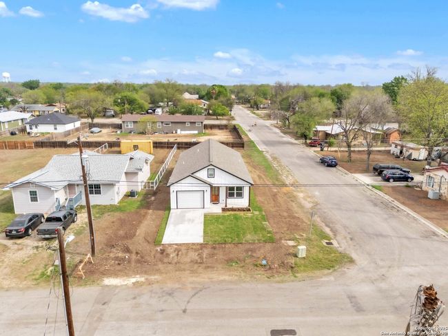 1702 17 Th St, House other with 3 bedrooms, 2 bathrooms and null parking in Hondo TX | Image 34