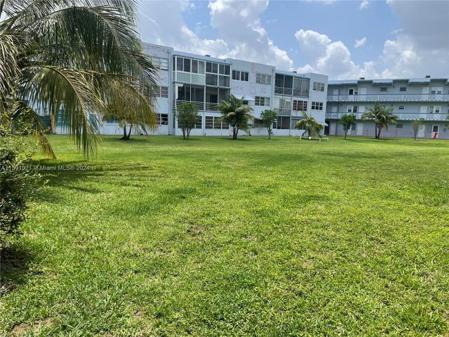 105 - 2300 Park Ln, Condo with 1 bedrooms, 1 bathrooms and null parking in Hollywood FL | Image 21