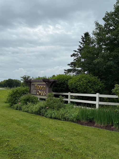 8951 White Coral Way, Middleton, WI, 53562-4242 | Card Image