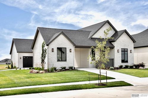 21101 Laurel Ave, Elkhorn, NE, 68022-5359 | Card Image
