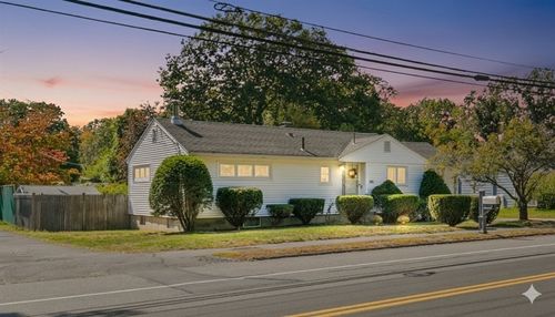 381 Water St, Wakefield, MA, 01880-3514 | Card Image