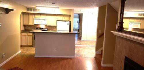 c207-2311 Basil Dr, Arlington, TX, 76006-5925 | Card Image